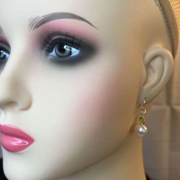 Beautiful White Freshwater Pearl & Peridot Earrings 925 Sterling Silver Lever - Picture 2 of 7